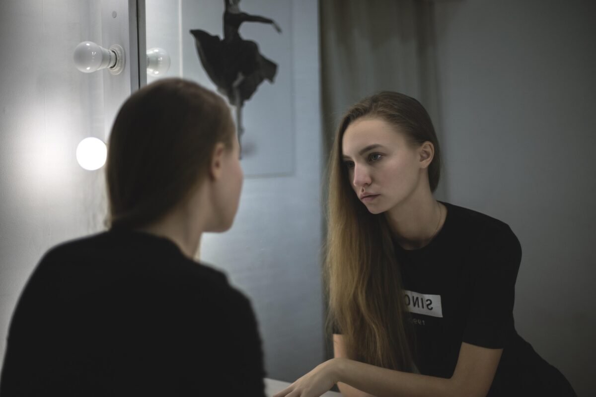Pourquoi les miroirs inversent la gauche et la droite, mais pas le haut et le bas
